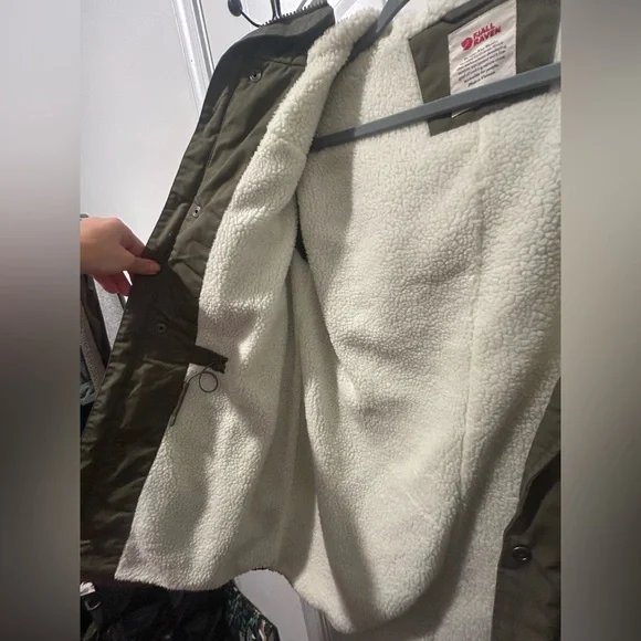 Fjallraven Women’s Greenland insulated hooded parka, Medium, Green - Picture 15 of 16